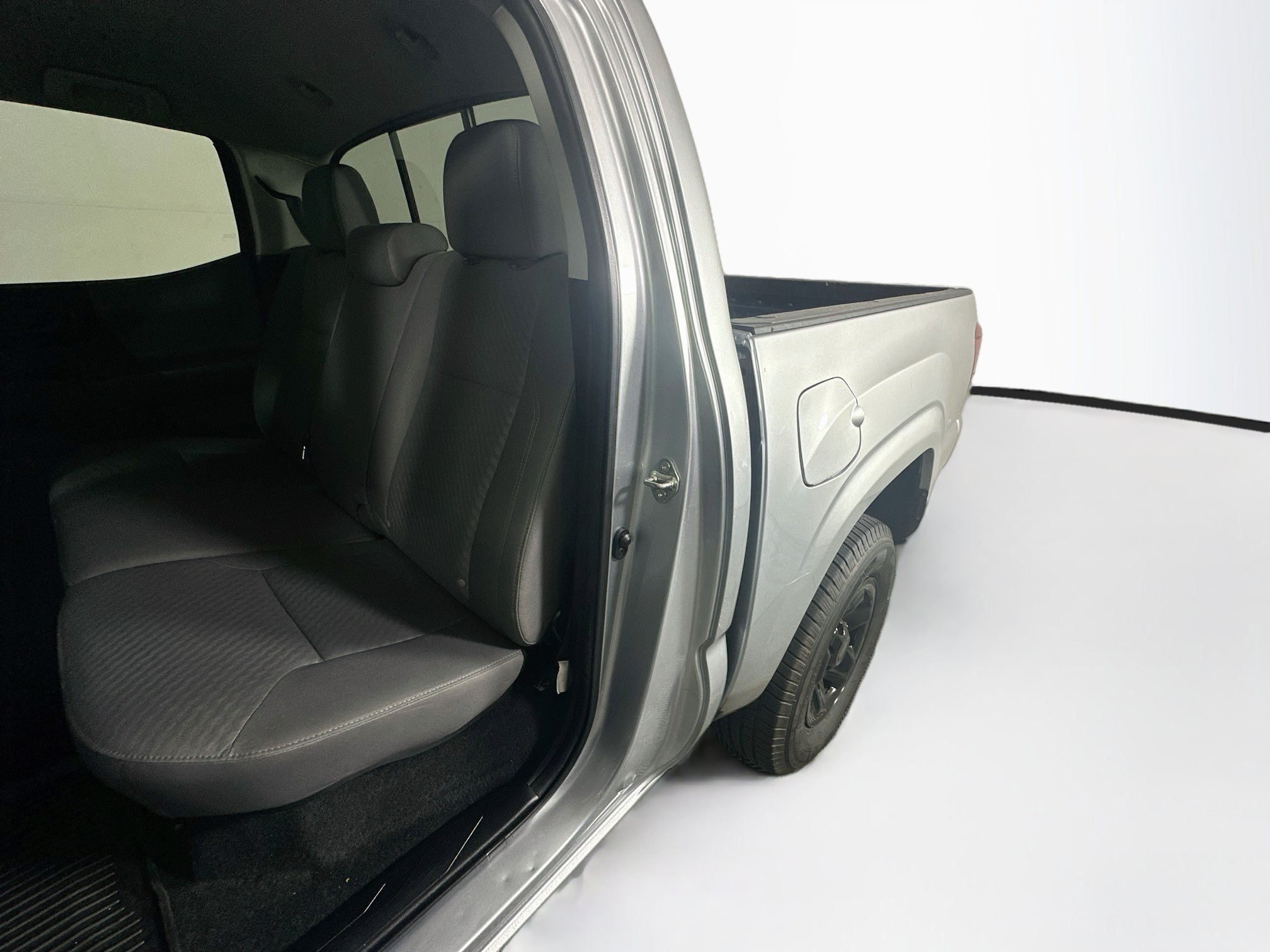 Used 2022 Toyota Tacoma SR w/ SR Convenience Package RWD image 25