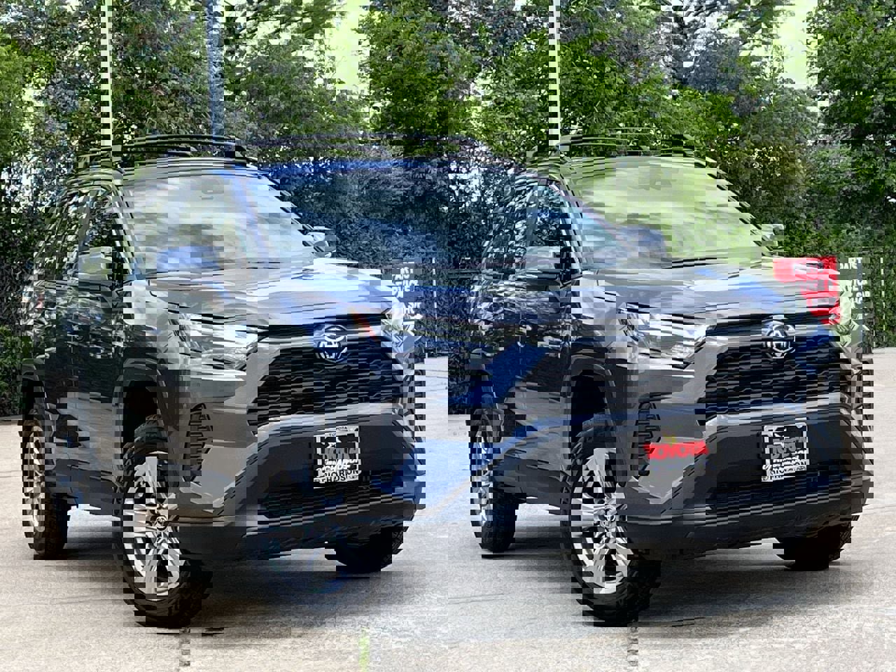 Used 2025 Toyota RAV4 XLE w/ Convenience Package FWD image 1