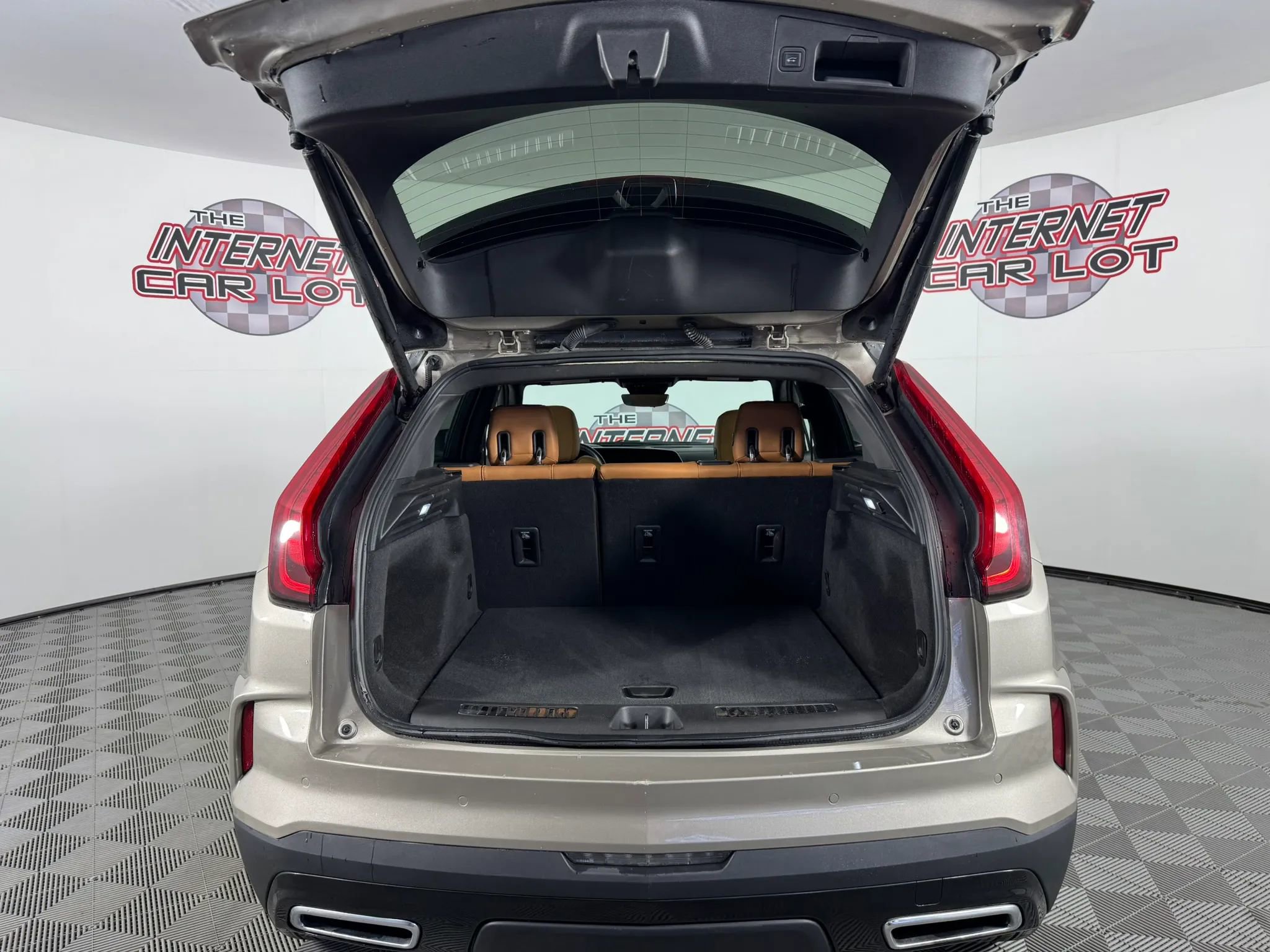 Used 2024 Cadillac XT4 Premium Luxury w/ Technology Package AWD/4WD image 31