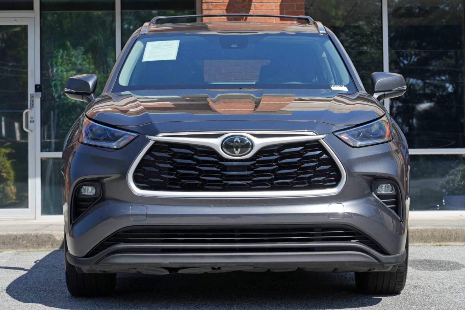 Used 2021 Toyota Highlander XLE FWD image 6