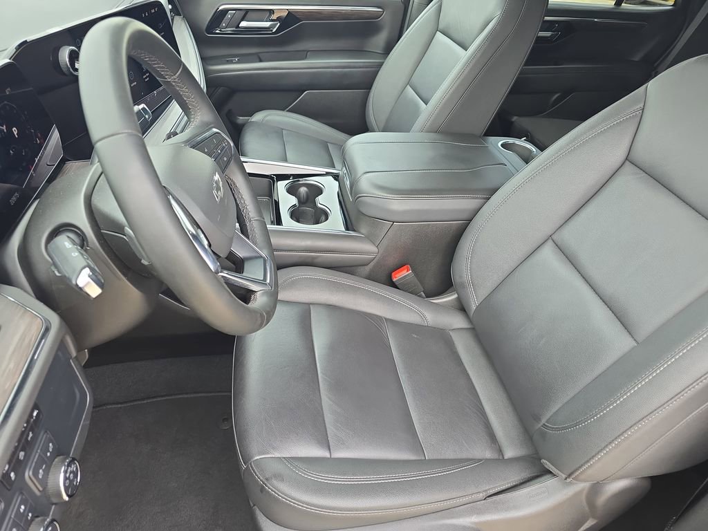 Used 2025 Chevrolet Tahoe Z71 AWD/4WD image 16