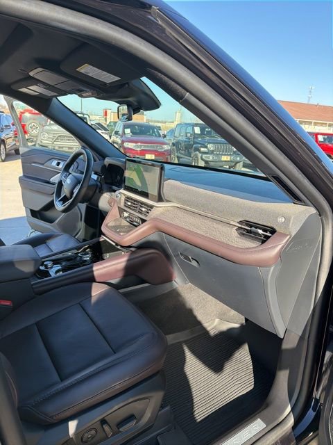 Used 2025 Ford Explorer Platinum image 23