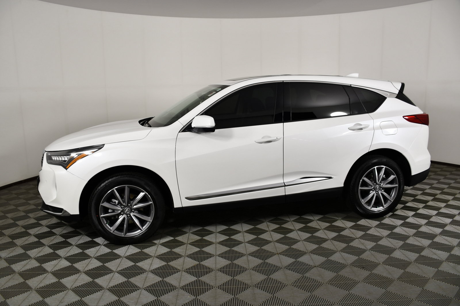 Certified 2024 Acura RDX w/ Technology Package AWD/4WD image 9