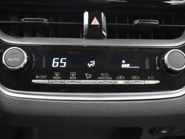 Used 2025 Toyota Corolla LE image 31