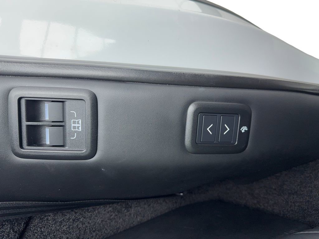 Used 2023 Land Rover Range Rover Long Wheelbase SE image 40