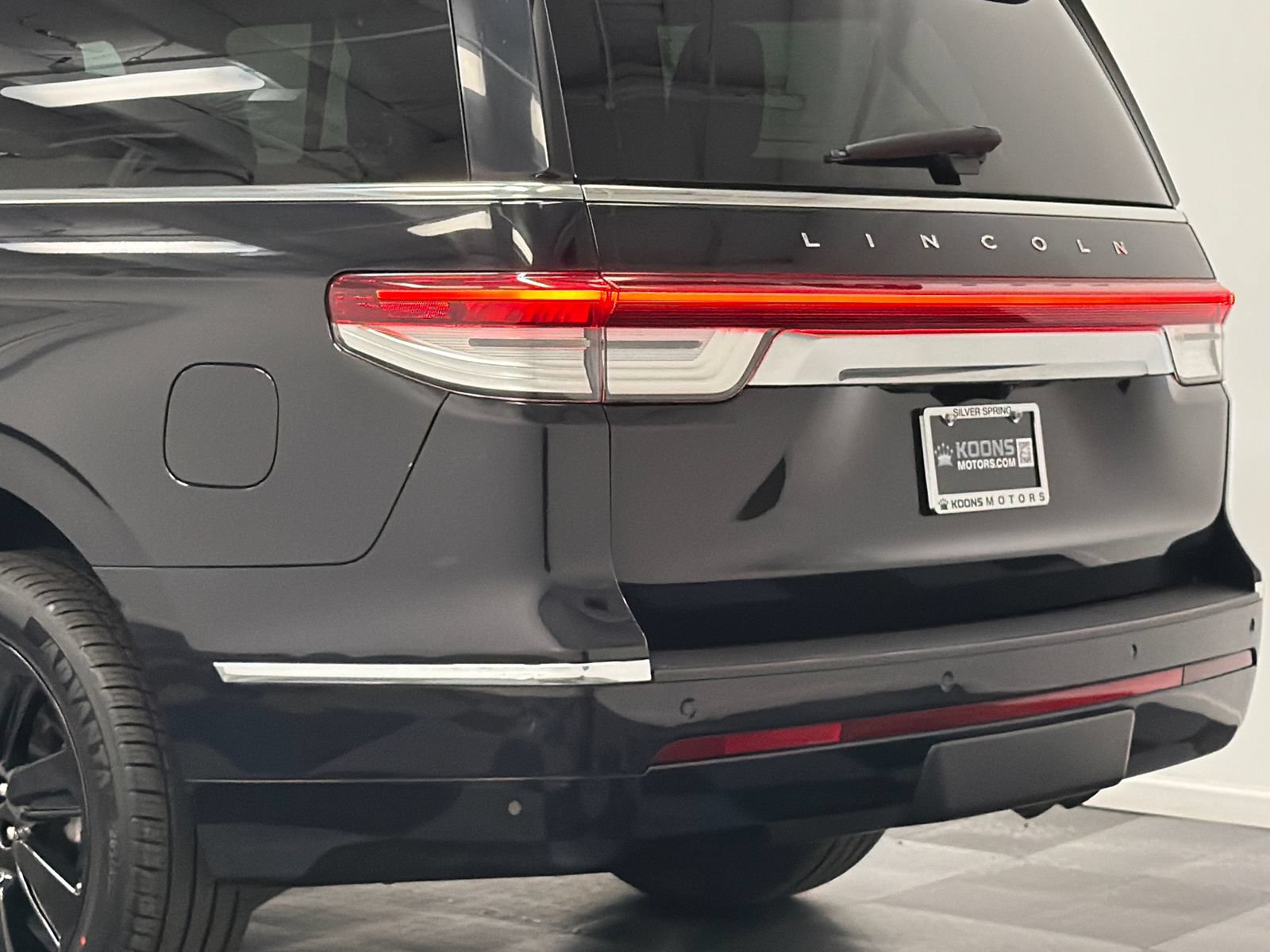 Certified 2023 Lincoln Navigator L Reserve AWD/4WD image 7