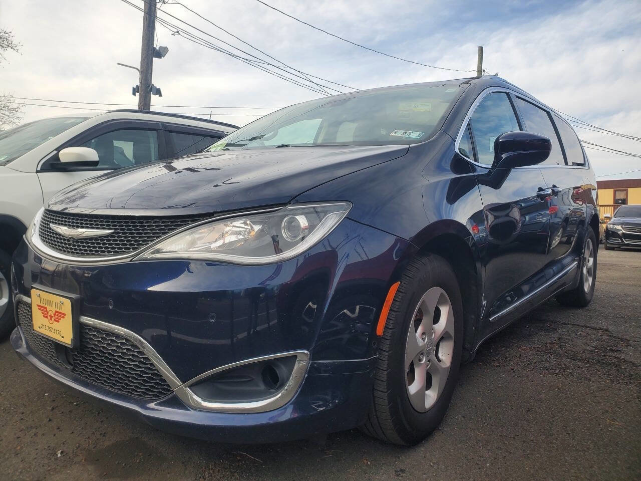 Used 2017 Chrysler Pacifica Touring-L Plus w/ Advanced Safetytec Group image 1
