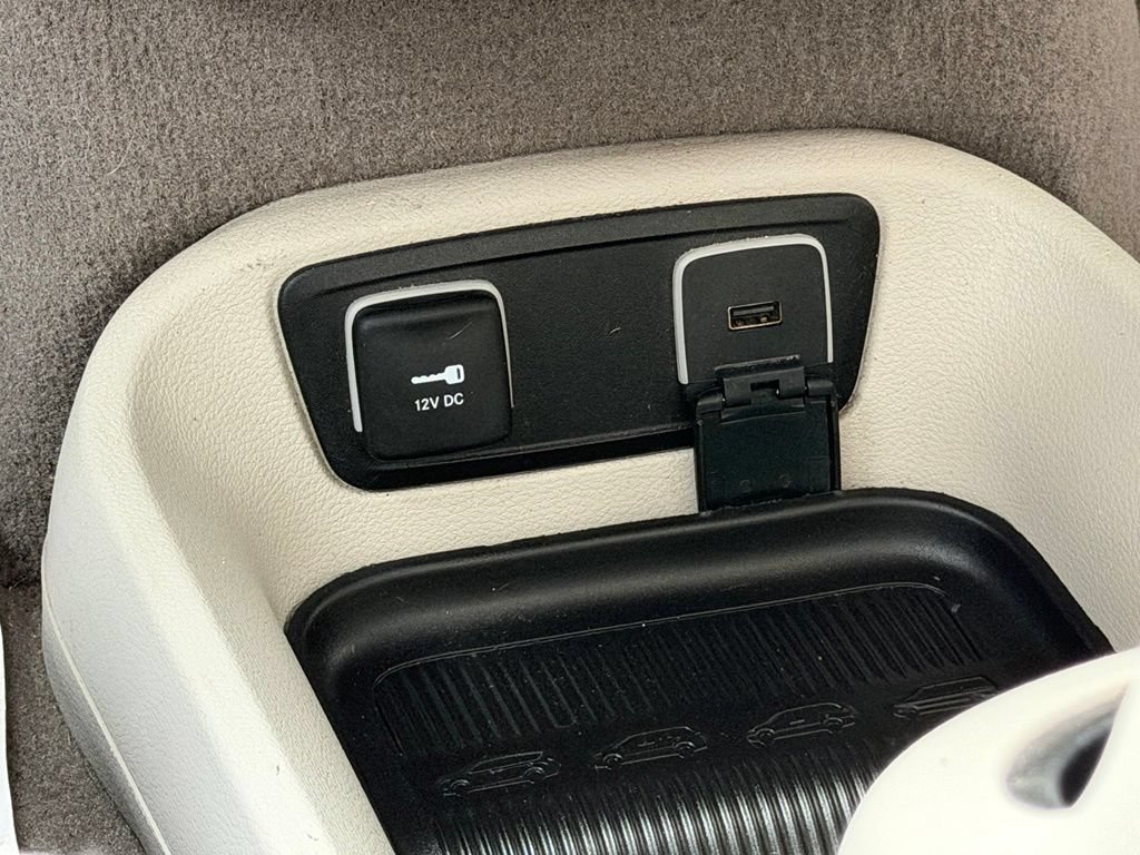 Used 2017 Chrysler Pacifica Touring FWD image 23
