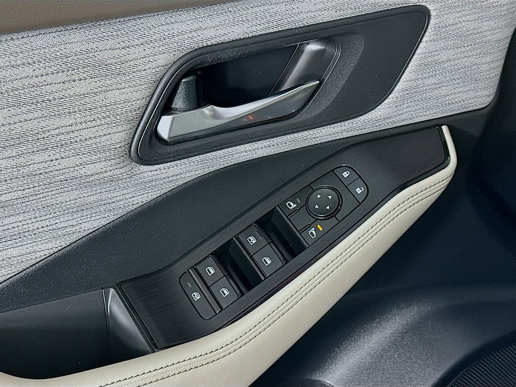 Certified 2023 Nissan Rogue SV image 24