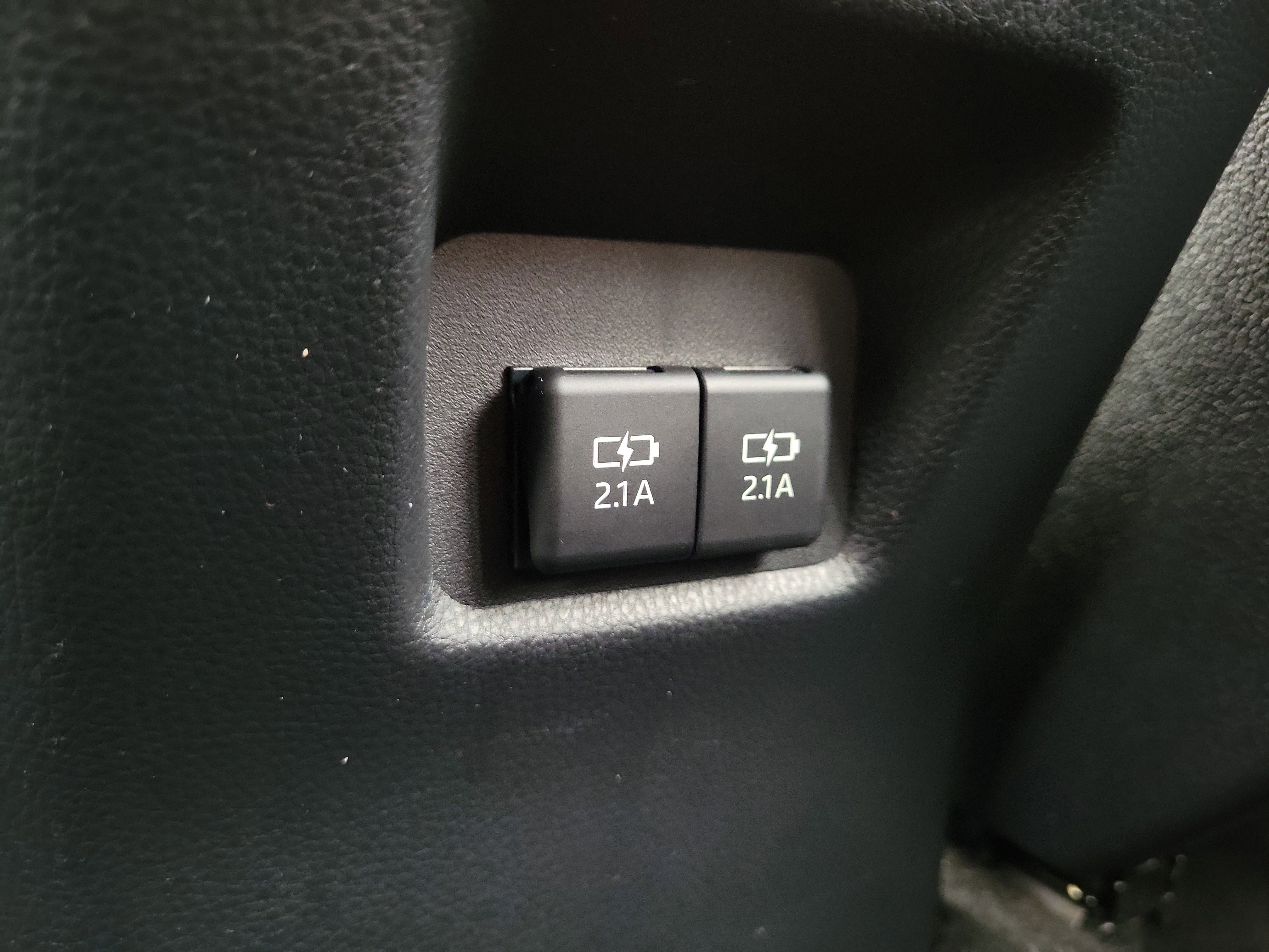 Used 2021 Toyota RAV4 XLE w/ Convenience Package image 11