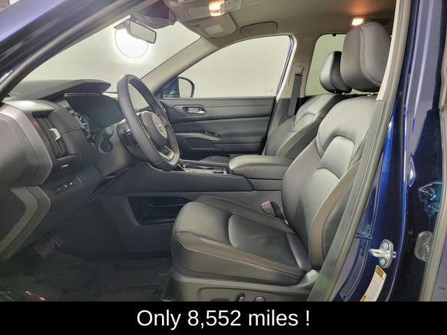 Used 2025 Nissan Pathfinder SL AWD/4WD image 13
