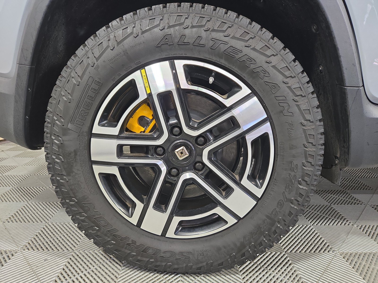 Used 2023 Rivian R1T Adventure AWD/4WD image 12