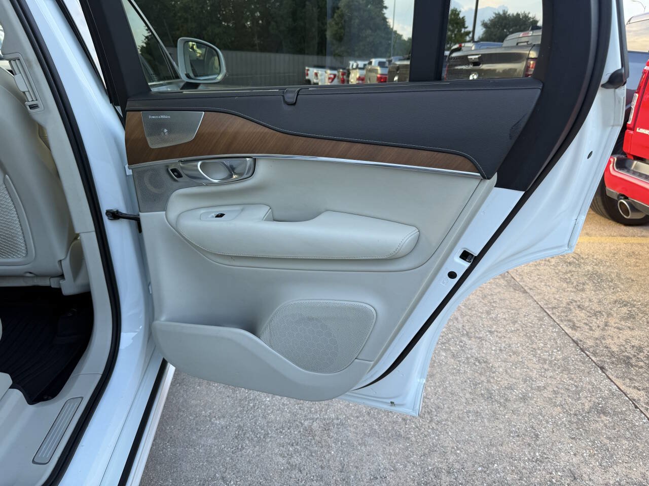 Used 2018 Volvo XC90 T6 Inscription w/ Convenience Package AWD/4WD image 18