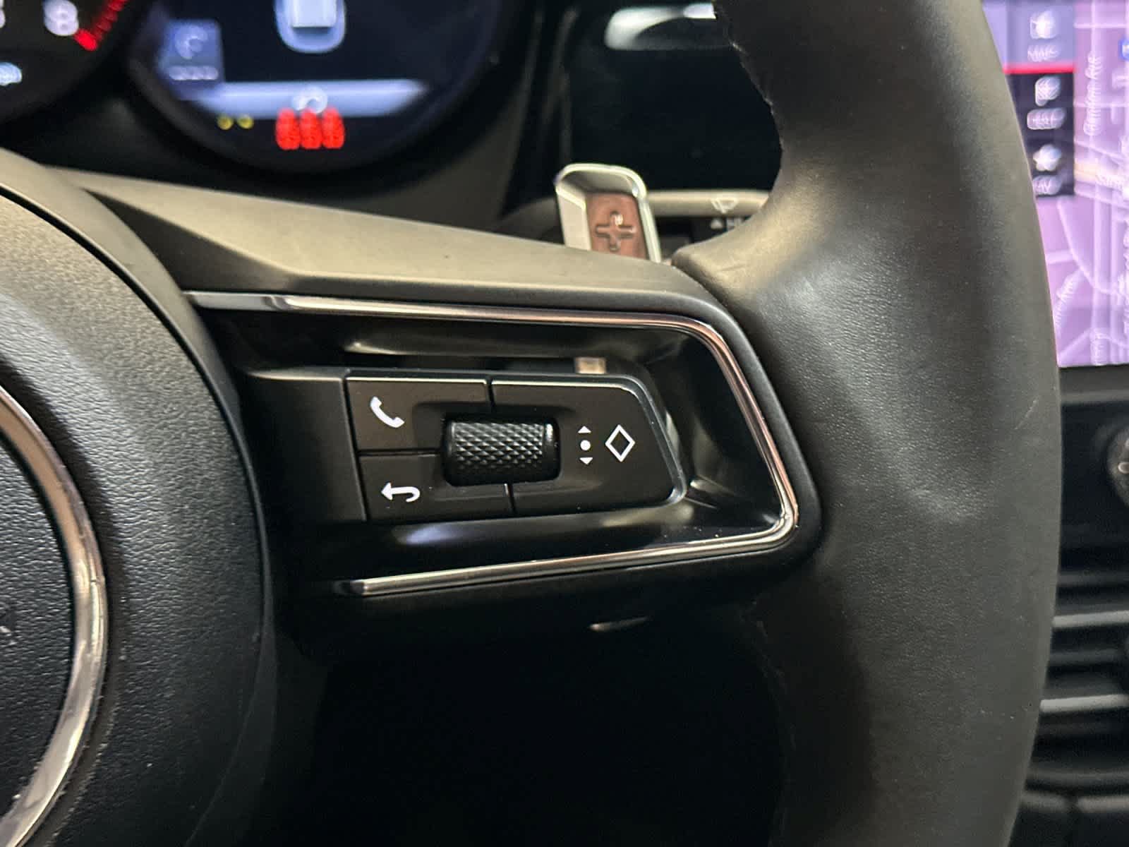 Certified 2025 Porsche Macan AWD/4WD image 28
