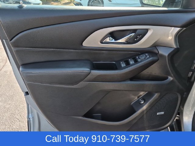 Used 2023 Chevrolet Traverse LT w/ LT Premium Package AWD/4WD image 12