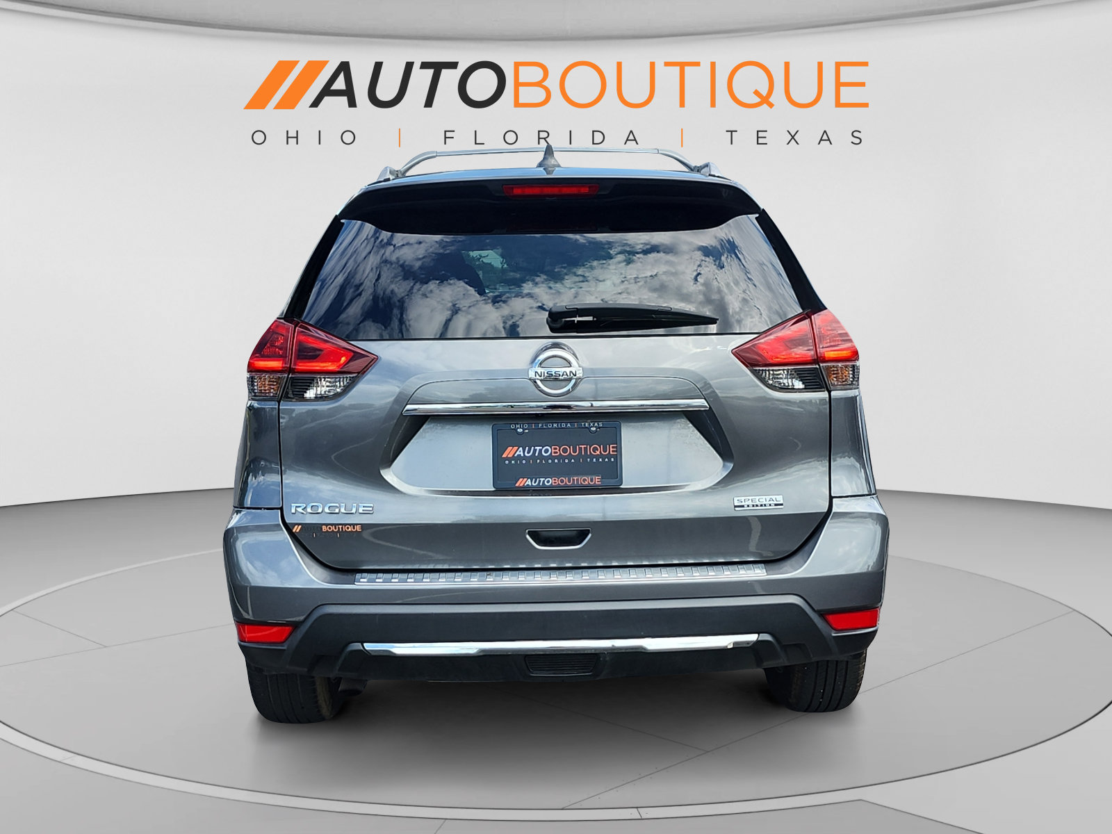 Used 2019 Nissan Rogue S w/ Special Edition Package FWD image 4