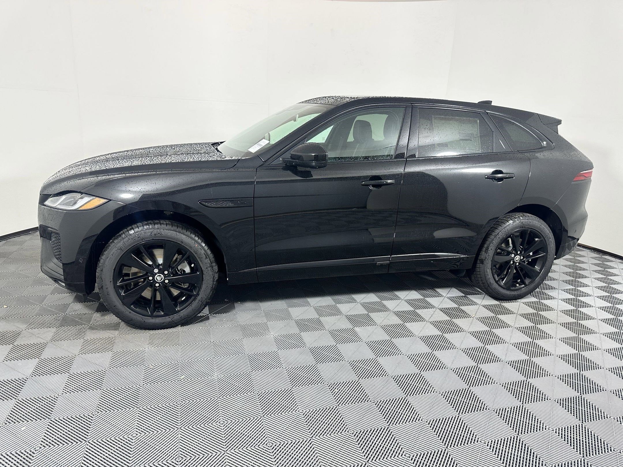Used 2026 Jaguar F-PACE R-Dynamic S image 2