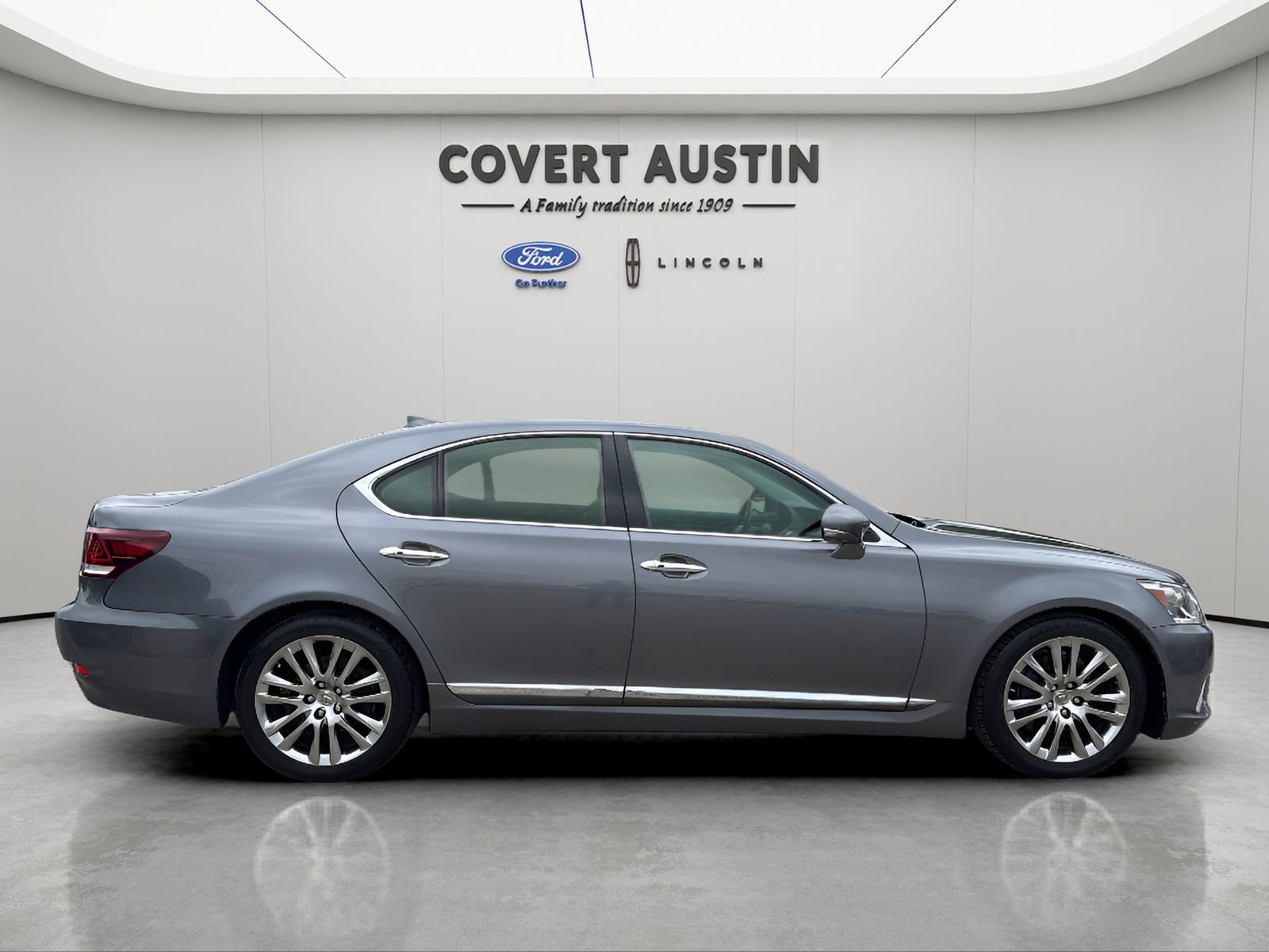 Used 2016 Lexus LS 460 w/ Comfort Package image 6