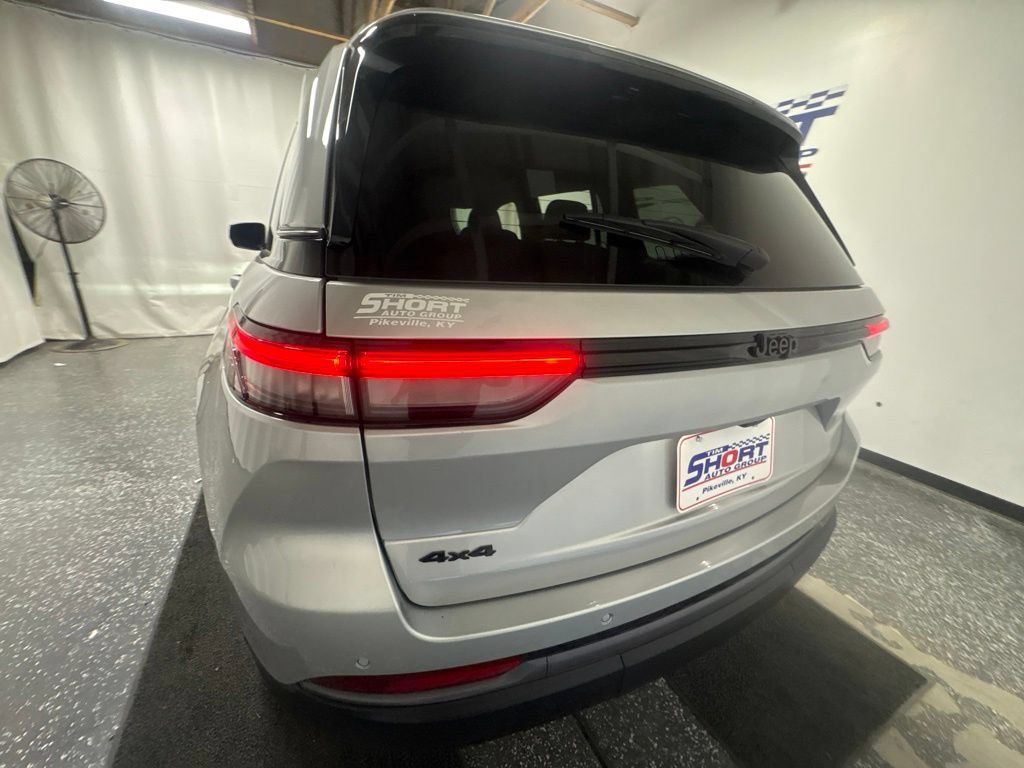 New 2026 Jeep Grand Cherokee Limited w/ Limited Altitude Package AWD/4WD image 10
