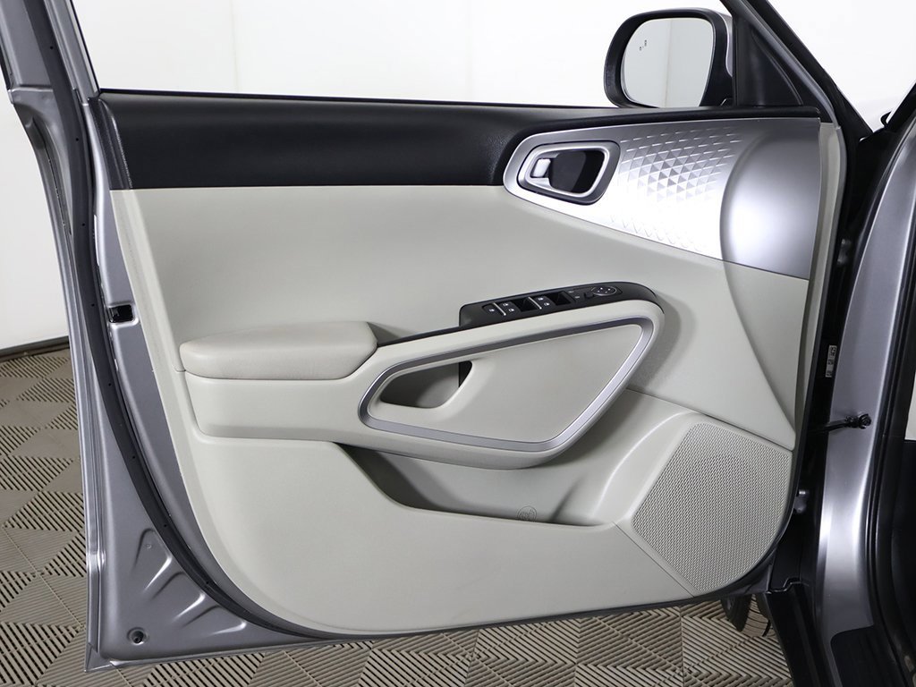 Used 2023 Kia Soul LX w/ LX Technology Package image 21