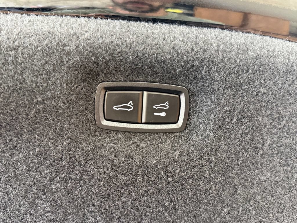 Used 2024 Audi RS e-tron GT w/ Carbon Performance Package AWD/4WD image 27