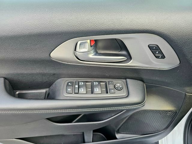 Used 2022 Chrysler Pacifica Limited w/ S Appearance Package image 22