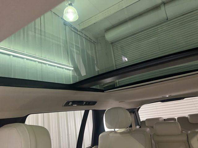 Used 2025 Land Rover Range Rover Long Wheelbase SE image 38