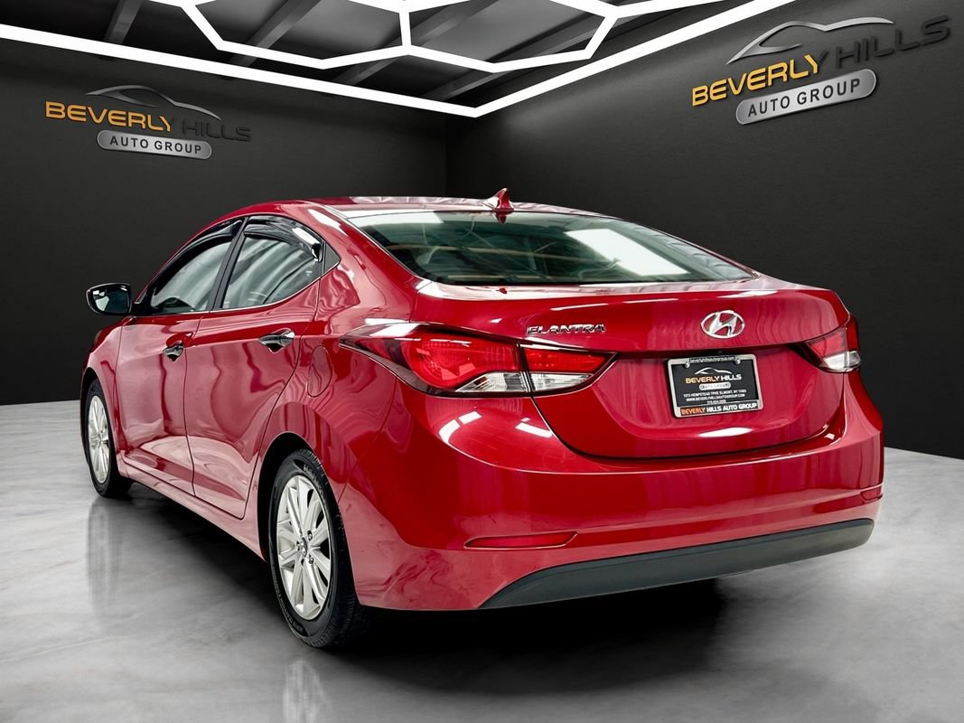 Used 2015 Hyundai Elantra SE w/ Option Group 03 FWD image 3