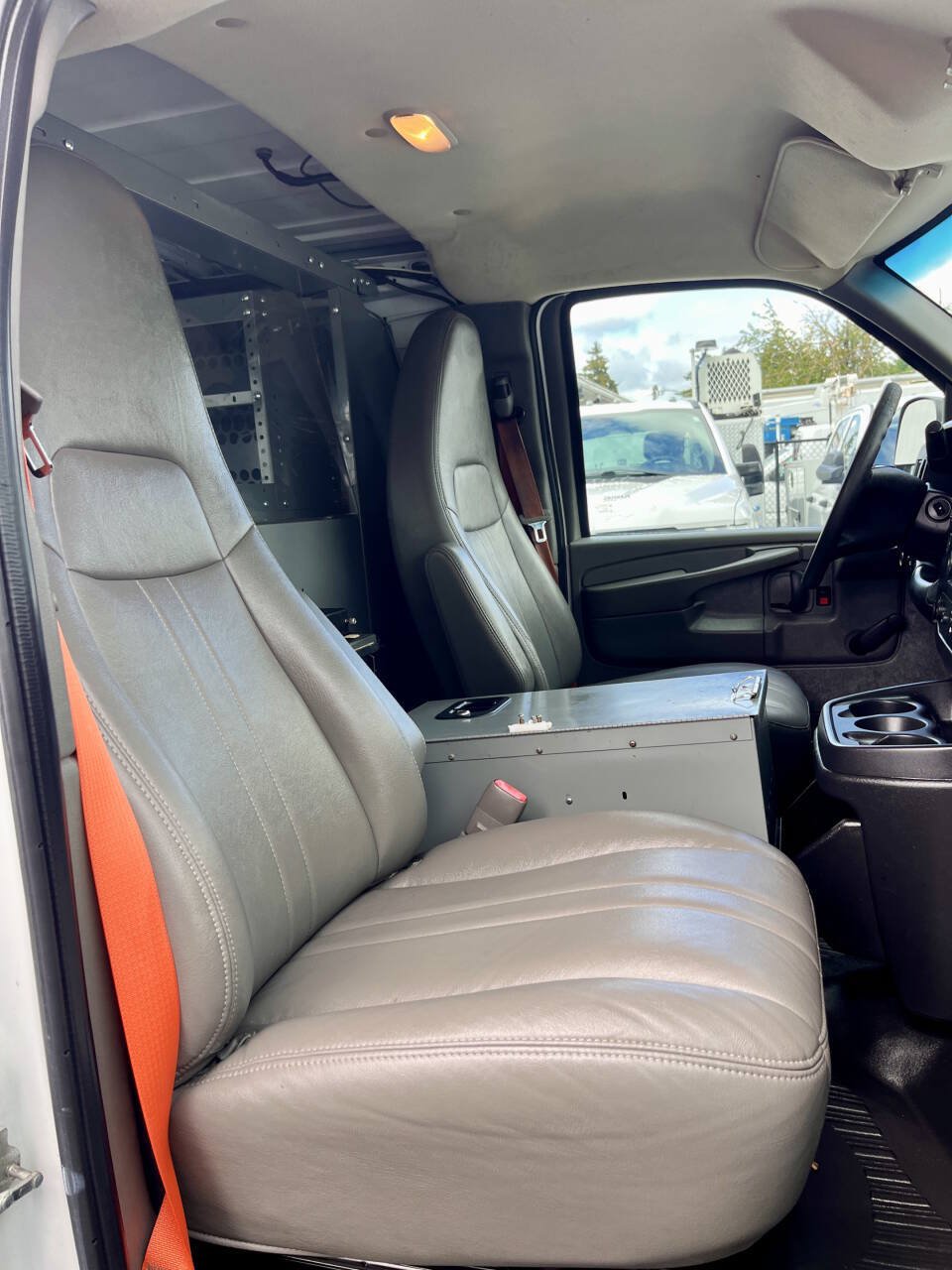 Used 2013 Chevrolet Express 2500 RWD image 15