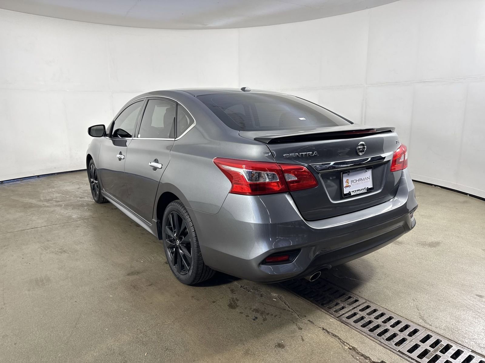 Used 2017 Nissan Sentra SR w/ SR Midnight Edition image 30