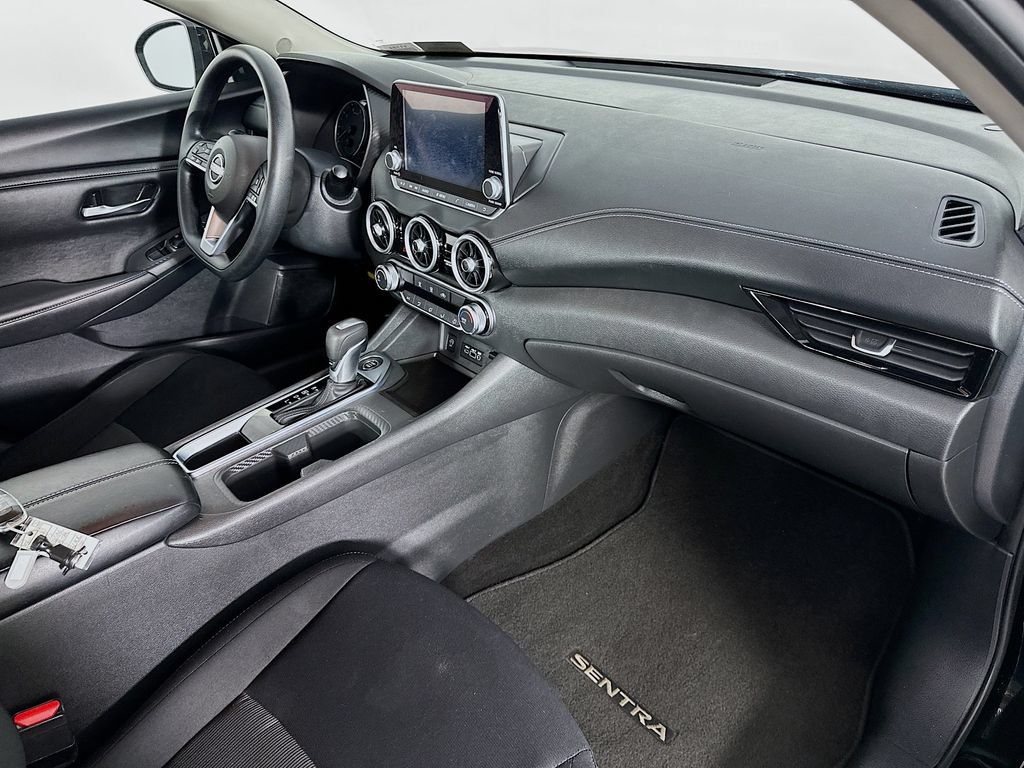 Used 2025 Nissan Sentra SV FWD image 30
