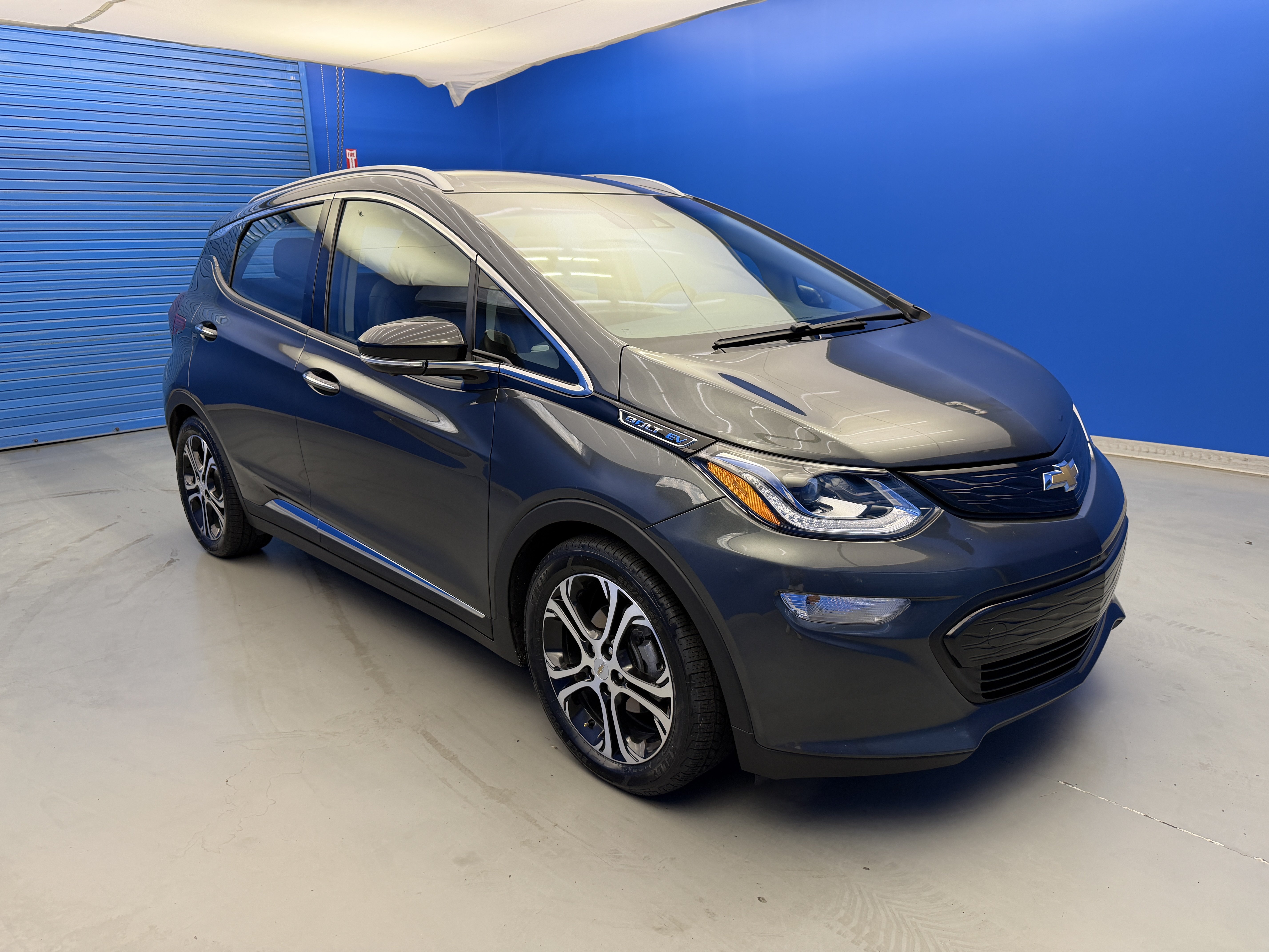 Used 2020 Chevrolet Bolt Premier w/ Infotainment Package FWD image 2
