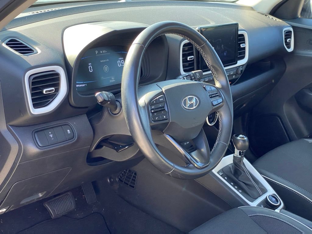 Used 2023 Hyundai Venue Limited FWD image 7