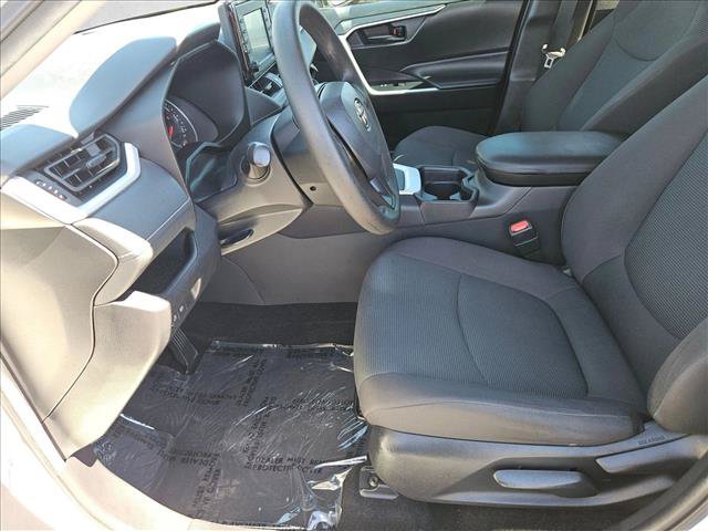 Used 2021 Toyota RAV4 LE w/ Carpet Mat Package (TMS) AWD/4WD image 16