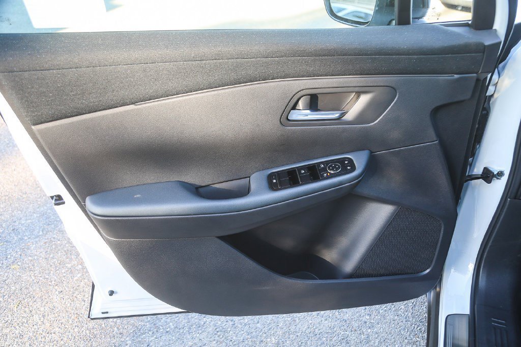 New 2026 Nissan Leaf w/ Illuminated Package FWD image 22