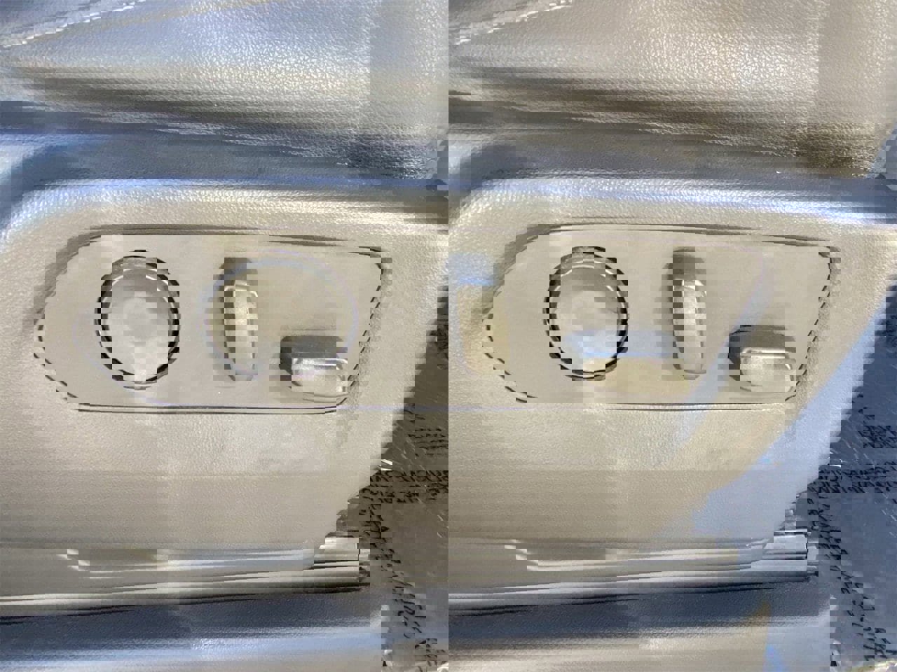 Used 2023 Chevrolet Suburban Z71 w/ Luxury Package image 12