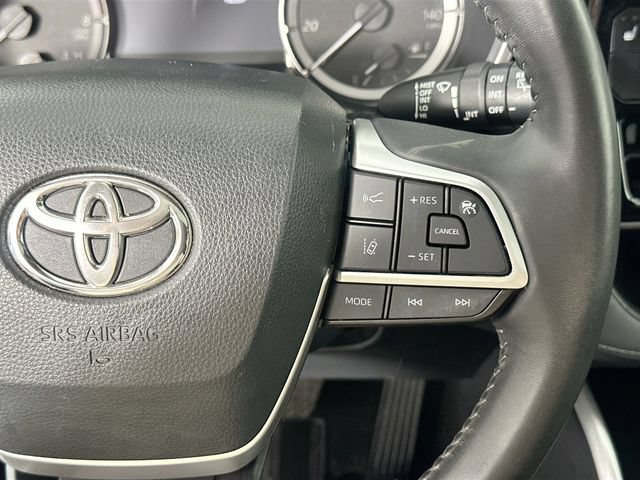 Used 2023 Toyota Highlander XLE AWD/4WD image 23