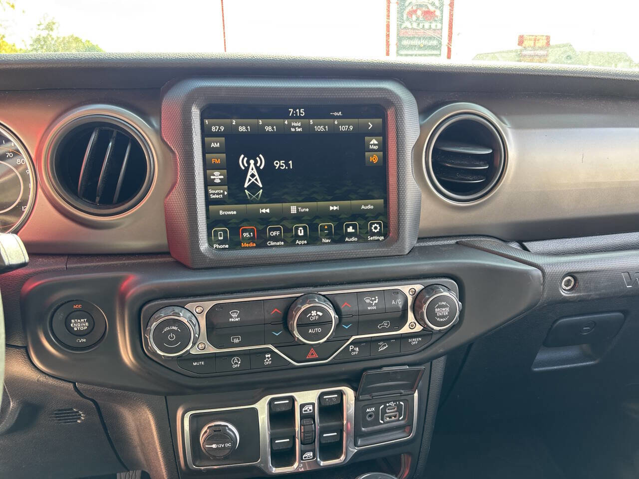Used 2018 Jeep Wrangler Unlimited Sport S image 11