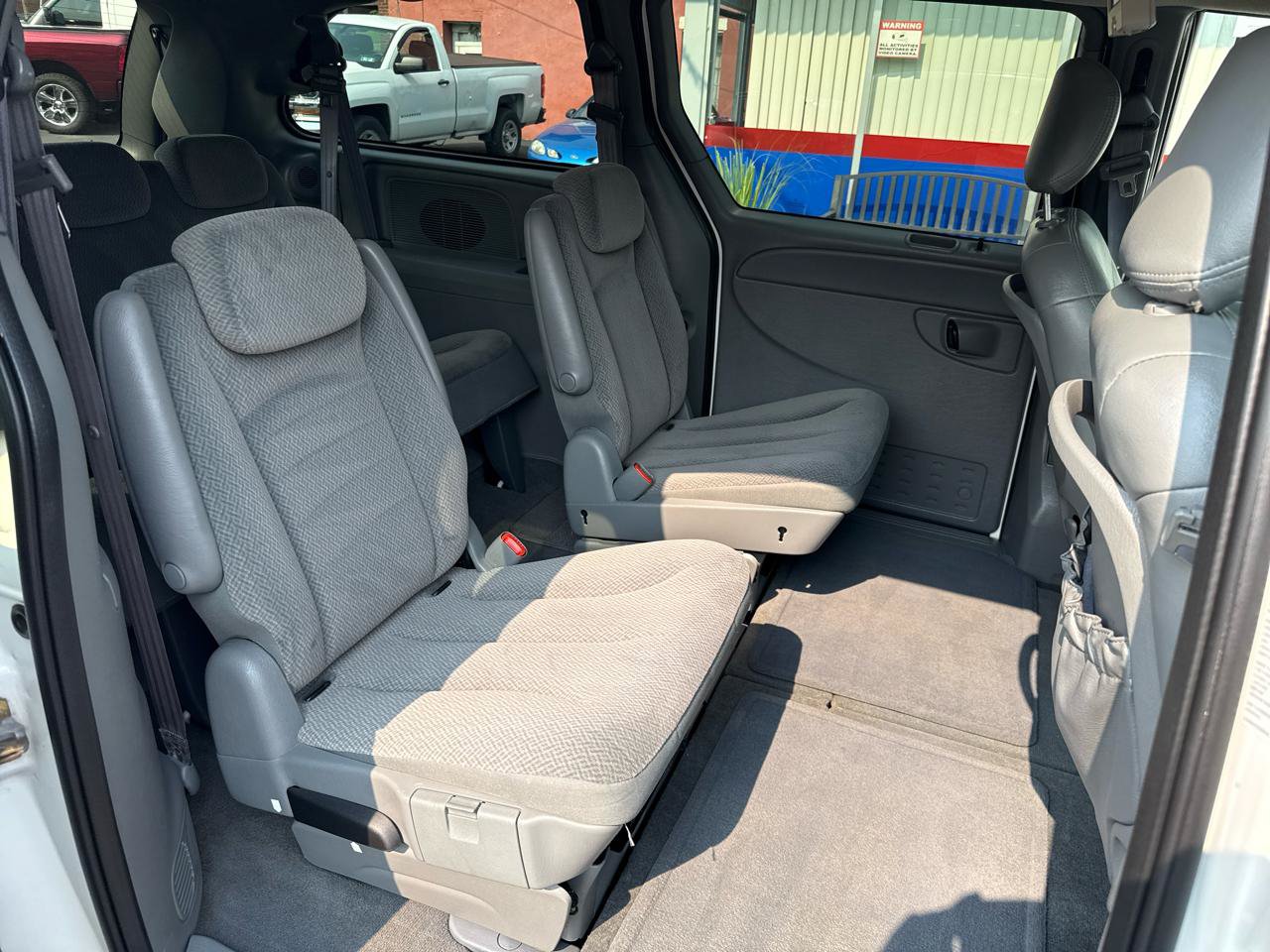 Used 2005 Chrysler Town & Country Touring FWD image 27