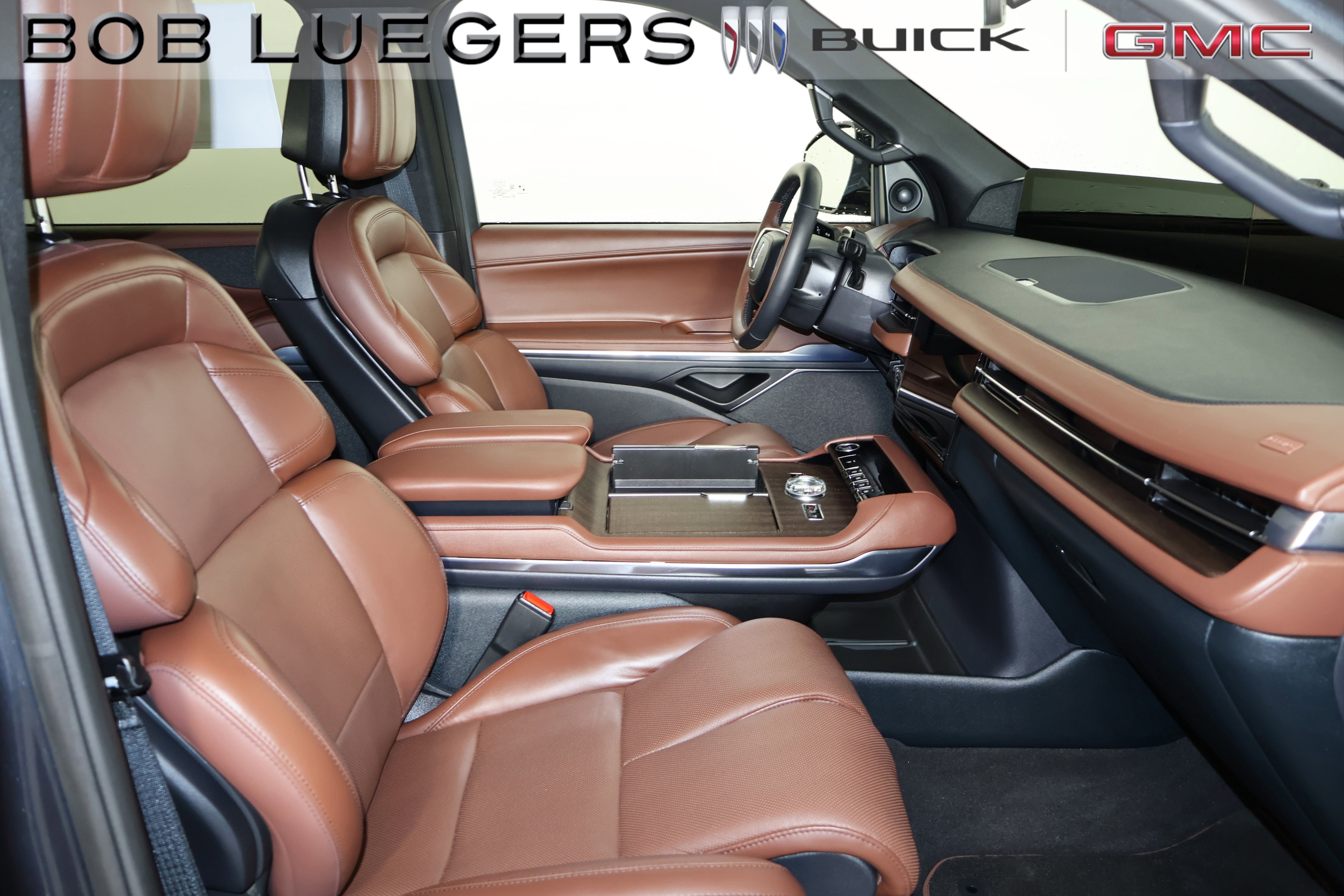 Used 2026 Lincoln Navigator Reserve AWD/4WD image 19