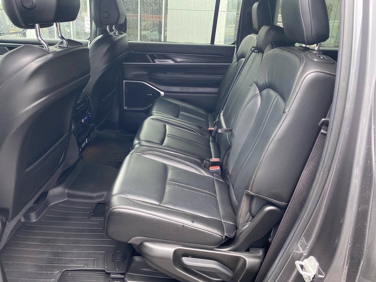 Used 2022 Jeep Wagoneer Series I AWD/4WD image 23