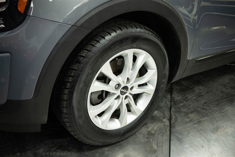 Used 2022 Kia Telluride LX image 4