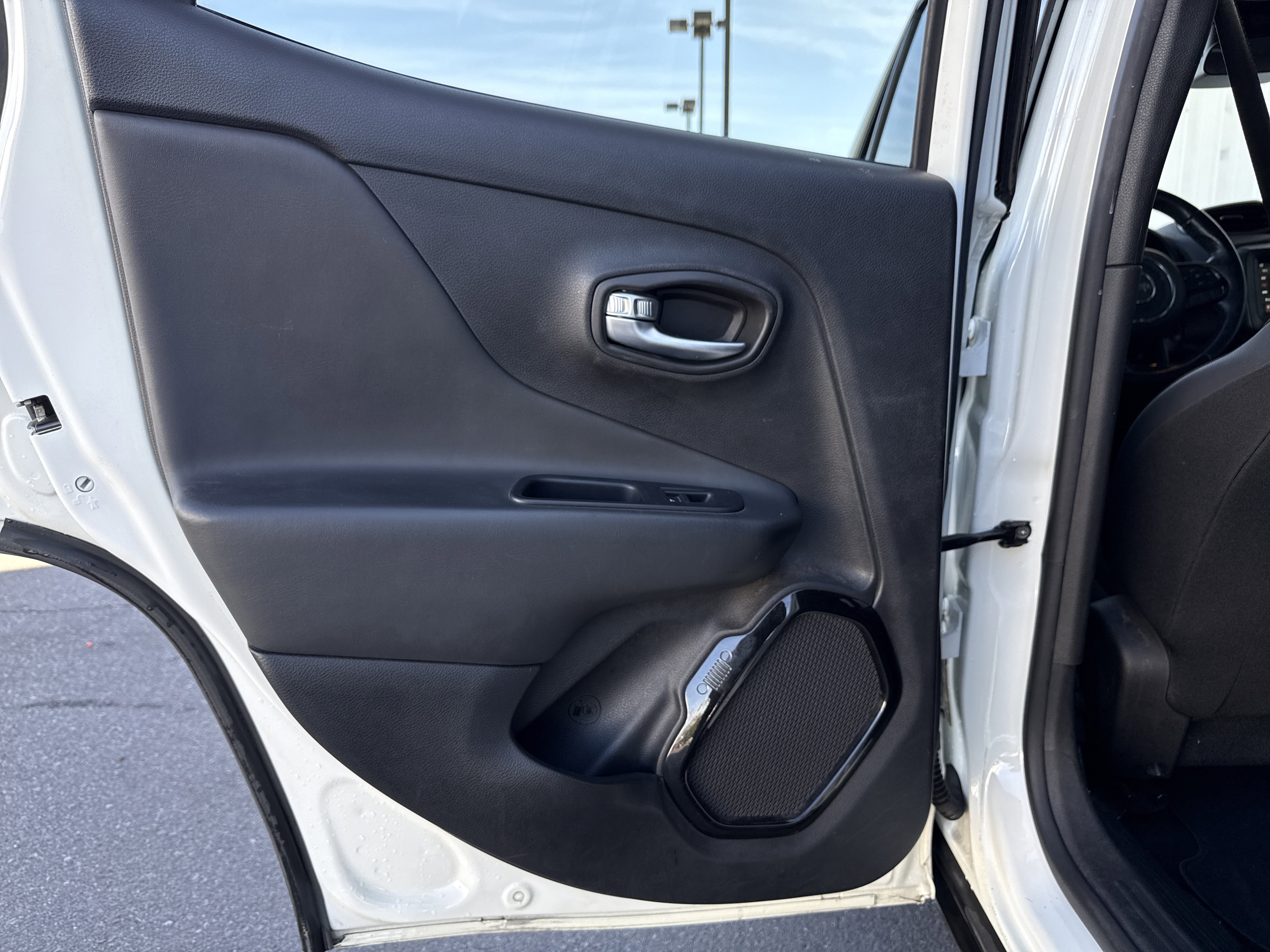 Used 2018 Jeep Renegade Altitude image 26