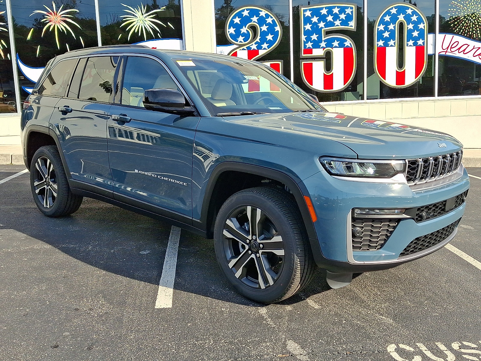 New 2027 Jeep Grand Cherokee Limited AWD/4WD image 2