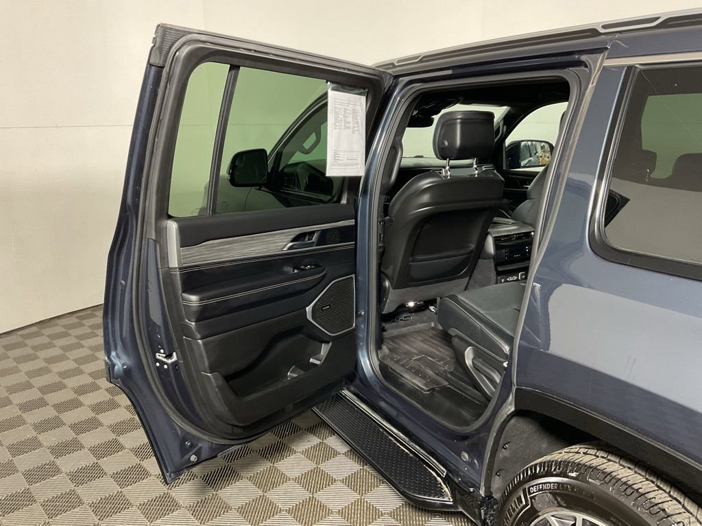 Used 2023 Jeep Wagoneer Series III w/ Preferred Equipment Group image 33