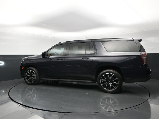Used 2023 Chevrolet Suburban RST RWD image 2