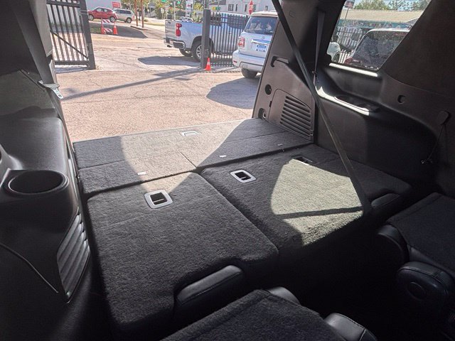 Used 2018 Cadillac Escalade Platinum RWD image 32