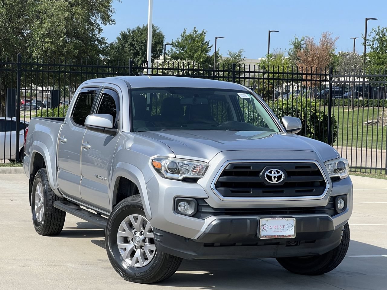 Used 2017 Toyota Tacoma SR5 w/ Tow Package RWD image 2