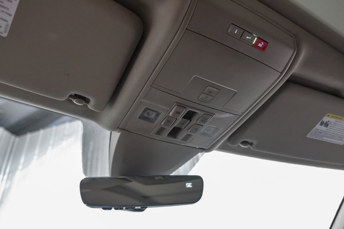 Used 2023 Volkswagen Atlas SEL R-Line image 29