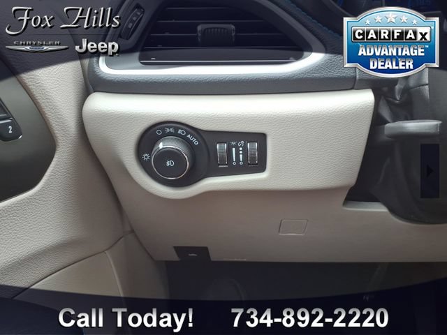 Used 2021 Chrysler Pacifica Touring-L FWD image 16